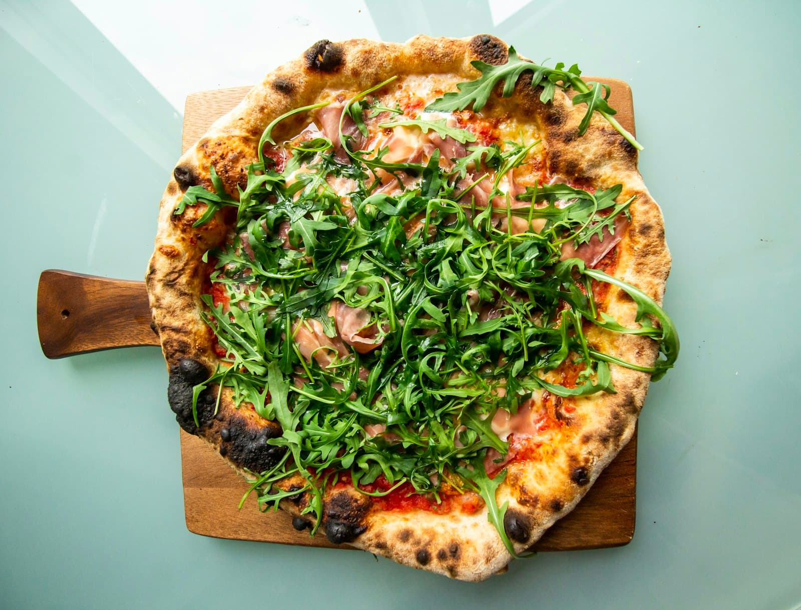 Frisch gebackene Pizza im Detail